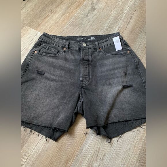 NWT Old Navy High Rise Curvy O.G. Straight Black Denim Shorts Distressed Size 12 - Picture 2 of 8